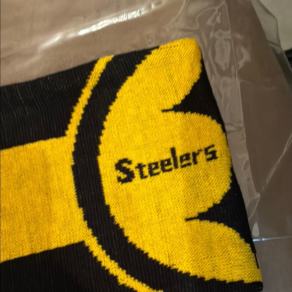 NFL Steelers🎉HP🎉Black and Yellow Scarf with Fringe - Picture 7 of 8